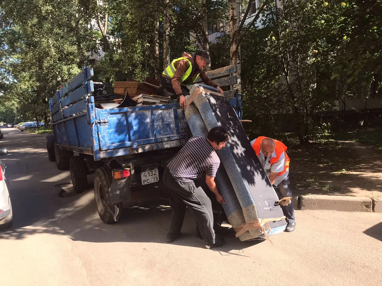Профессиональный вывоз крупногабаритного мусора в Алейске в октябре