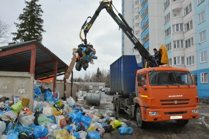 Вывоз бытового мусора в Алейске с погрузкой в октябре