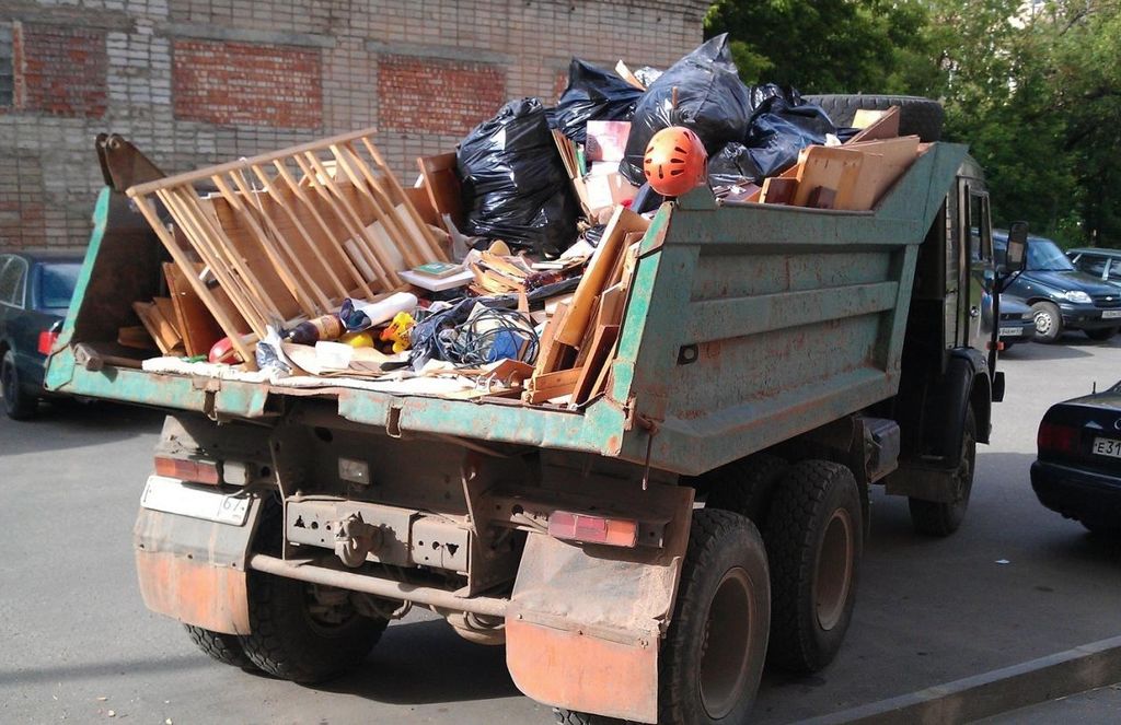 Вывоз мусора из магазина в Алейске от ПроМусор: услуги, цена от 1804 руб., утилизация отходов