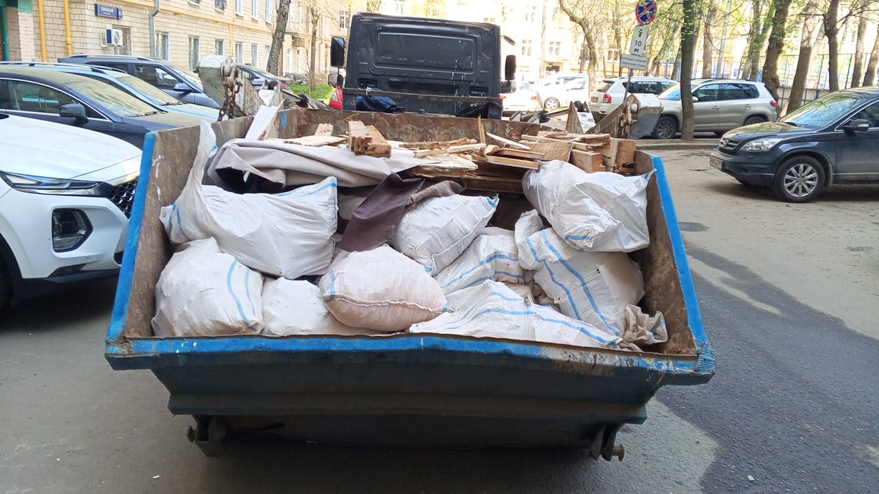 Вывоз мусора из магазина в Алейске в октябре