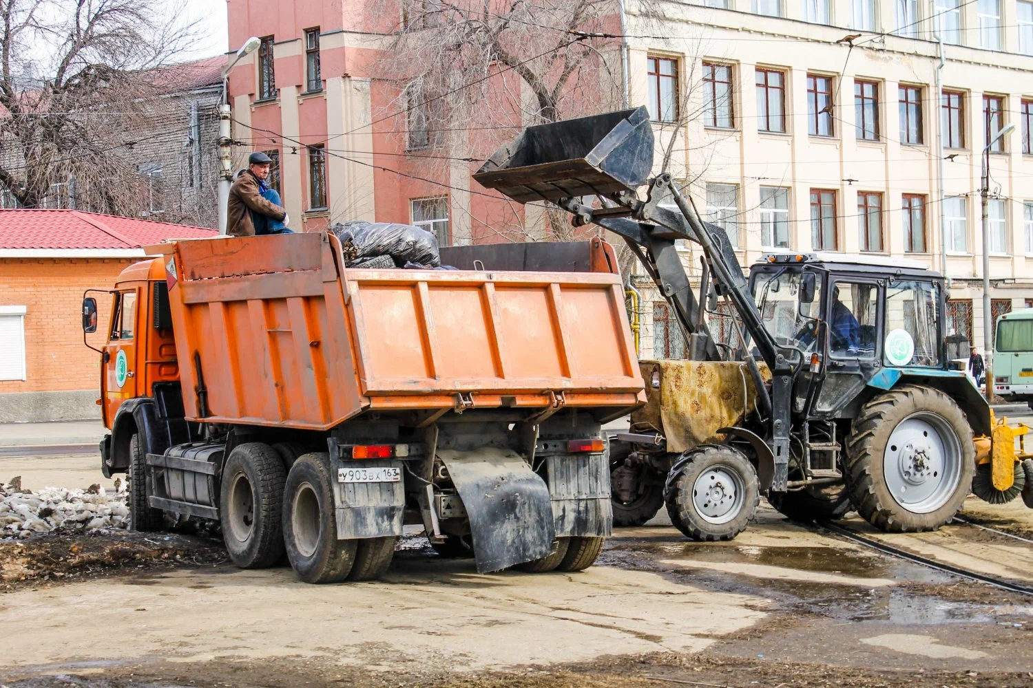 Вывоз мусора Камазом в Алейске – аренда и заказ Камаза 10 тонн от 2423 руб. в ПроМусор