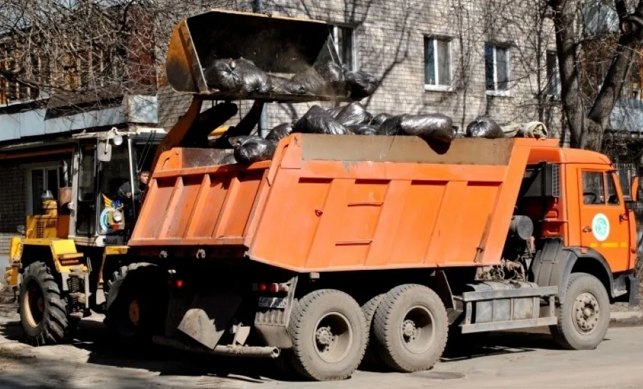 Вывоз мусора грузовым фургоном 5 тонн в Алейске – ПроМусор, аренда, цена от 1598 руб