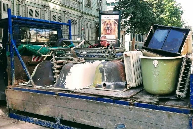 Вывоз старой сантехники в Алейске от ПроМусор: быстро, недорого от 567 руб., утилизация и грузчики