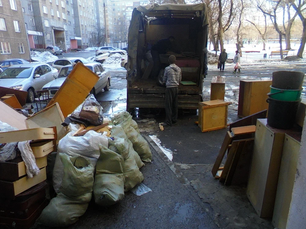Вывоз мусора из подвала с утилизацией в Алейске в октябре