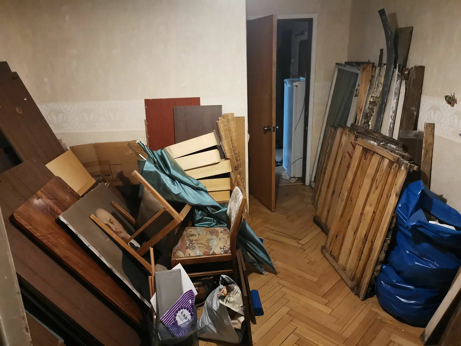 Демонтаж мебели с вывозом и утилизацией в Алейске в октябре