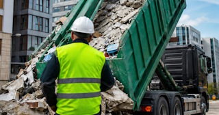 Вывоз строительного мусора в Алейске: услуги лицензированной компании — ПроМусор